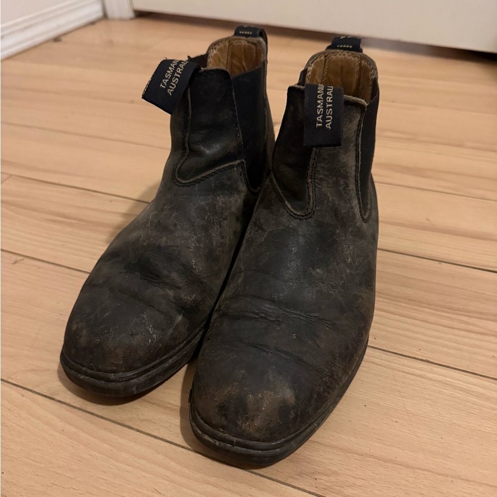 Black Blundstones 6.5